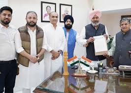 AAP ਆਗੂਆਂ ਨੇ ਰਾਜਪਾਲ ਨੂੰ ਮੰਗ ਪੱਤਰ ਸੌਂਪਦੇ ਹੋਏ ਕਿਹਾ ,