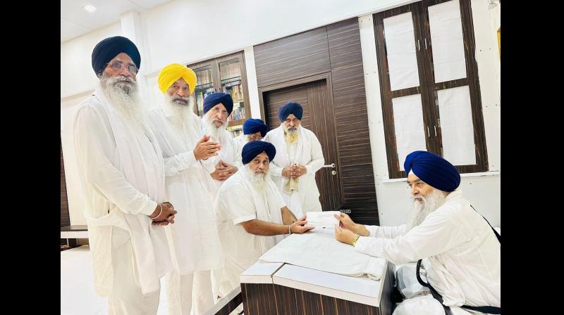 ਸੁਖਬੀਰ ਬਾਦਲ ਸ੍ਰੀ ਅਕਾਲ ਤਖ਼ਤ ਸਾਹਿਬ ਅੱਗੇ ਹੋਏ ਪੇਸ਼,ਸੌਂਪਿਆ ਜਥੇਦਾਰ ਨੂੰ ਲਿਫਾਫਾਬੰਦ ਜਵਾਬ