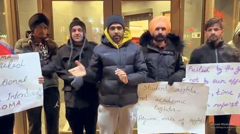 ਯੂਨੀਵਰਸਿਟੀ ਵਿਰੁੱਧ ਪੰਜਾਬੀ ਵਿਦਿਆਰਥੀਆਂ ਨੇ ਖੋਲ੍ਹਿਆ ਮੋਰਚਾ, ਫੀਸਾਂ ਲਈ ਸਾਜ਼ਸ਼ੀ ਢੰਗ ਨਾਲ ਵਿਦਿਆਰਥੀ ਕੀਤੇ ਫੇਲ੍ਹ