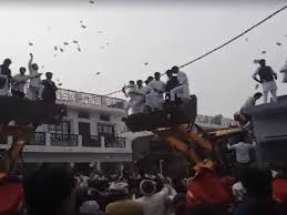 ਸ਼ਾਹੀ ਵਿਆਹ ''ਚ ਆਏ ਮਹਿਮਾਨਾਂ ਨੇ ਹਵਾ ''ਚ 100, 200 ਅਤੇ 500 ਦੀਆਂ ਗੁੱਥੀਆਂ ਕਾਗਜ਼ ਵਾਂਗ ਉਡਾਈਆਂ , ਉਡਾਏ 20 ਲੱਖ ਰੁਪਏ