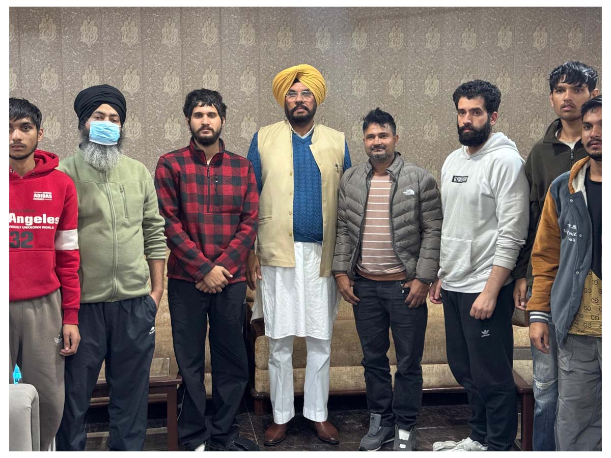 ਮੰਤਰੀ ਧਾਲੀਵਾਲ ਅਮਰੀਕਾ ਤੋਂ ਡਿਪੋਰਟ ਹੋ ਕੇ ਆਏ ਪੰਜਾਬੀਆਂ ਨਾਲ ਮਿਲੇ 