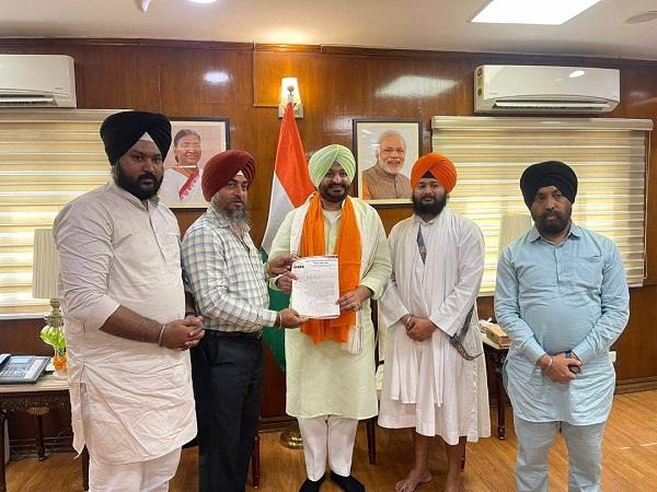 ਕੇਂਦਰੀ ਰੇਲਵੇ ਰਾਜ ਮੰਤਰੀ ਰਵਨੀਤ ਸਿੰਘ ਬਿੱਟੂ ਨੂੰ ਮਿਲਿਆ ਸ੍ਰੀ ਹਜ਼ੂਰ ਸਾਹਿਬ ਨਾਂਦੇੜ ਤੋਂ ਸਿੱਖਾਂ ਦਾ ਵਫਦ