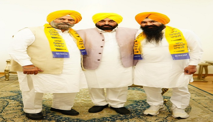 ਕਈ ਵੱਡੇ ਨੇਤਾ ''ਆਪ'' ''ਚ ਸ਼ਾਮਲ,ਲਗਾਤਾਰ ਪੰਜਾਬ ''ਚ ਵਧਦਾ ਜਾ ਰਿਹਾ ਹੈ ਆਮ ਆਦਮੀ ਪਾਰਟੀ ਦਾ ਕੁਨਬਾ