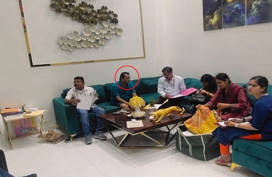 16 ਲੱਖ ਦੀ ਨਕਦੀ ਮਿਲੀ RTO ਅਫ਼ਸਰ ਦੇ ਘਰ, EOW ਅਧਿਕਾਰੀ ਸ਼ਾਨੋ-ਸ਼ੌਕਤ ਵੇਖ ਕੇ ਹੈਰਾਨ ਰਹਿ ਗਏ। 
