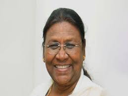 ਯਸ਼ਵੰਤ ਸਿਨਹਾ ਨੂੰ ਹਰਾਕੇ ਦ੍ਰੌਪਦੀ ਮੁਰਮੂ ਭਾਰਤ ਦੀ ਪਹਿਲੀ ਮਹਿਲਾ ਆਦੀਵਾਸੀ ਰਾਸ਼ਟਰਪਤੀ ਬਣੀ। 