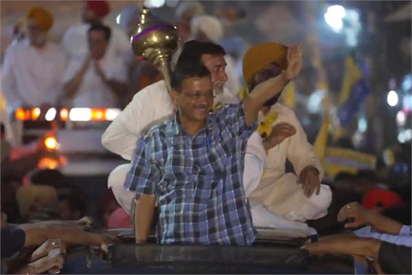 ਕੇਜਰੀਵਾਲ ਨੇ ਲੁਧਿਆਣਾ ''ਚ ਅਸ਼ੋਕ ਪਰਾਸ਼ਰ ਦੇ ਹੱਕ ''ਚ ਕੀਤਾ ਰੋਡ ਸ਼ੋਅ, ਵਿਰੋਧੀਆਂ ''ਤੇ ਵਿਨੇ ਤਿੱਖੇ ਨਿਸ਼ਾਨੇ