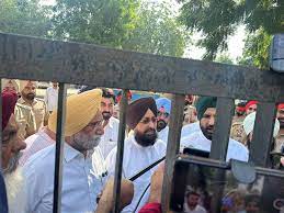 ਬਾਜਵਾ, ਵੜਿੰਗ ਸਣੇ ਸੀਨੀਅਰ ਕਾਂਗਰਸੀ ਆਗੂ ਸੁਖਪਾਲ ਖਹਿਰਾ ਨੂੰ ਮਿਲਣ ਪੁੱਜੇ ,ਪਰਤੇ ਬੇਰੰਗ।