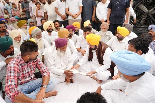 ਪੰਜਾਬ ਸਰਕਾਰ ਸ਼ਹੀਦਾਂ ਦੇ ਪਰਿਵਾਰਾਂ ਨਾਲ ਖੜ੍ਹੀ , ਕਰੋੜ-ਕਰੋੜ ਰੁਪਏ ਦੀ ਕਰ ਰਹੀ ਮਦਦ 