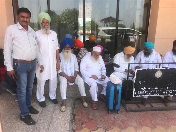 ਸਿੱਖ ਸ਼ਰਧਾਲੂਆਂ ਦਾ ਜਥਾ ਸ੍ਰੀ ਗੁਰੂ ਅਰਜਨ ਦੇਵ ਜੀ ਦਾ ਸ਼ਹੀਦੀ ਦਿਹਾੜਾ ਮਨਾਉਣ ਲਈ ਪਾਕਿ ਰਵਾਨਾ। 