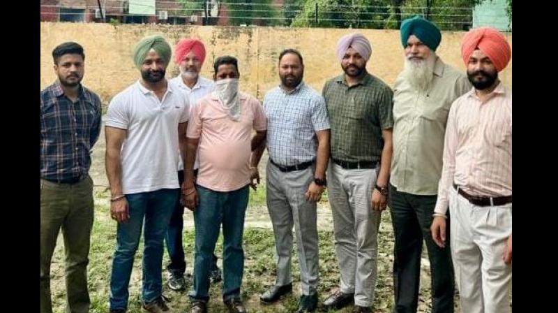 20 ਹਜ਼ਾਰ ਰੁਪਏ ਰਿਸ਼ਵਤ ਲੈਂਦਾ ਨਾਇਬ ਤਹਿਸੀਲਦਾਰ ਦਾ ਰੀਡਰ-ਕਮ-ਰਜਿਸਟਰੀ ਕਲਰਕ ਵਿਜੀਲੈਂਸ ਬਿਊਰੋ ਵੱਲੋਂ ਰੰਗੇ ਹੱਥੀਂ ਕਾਬੂ