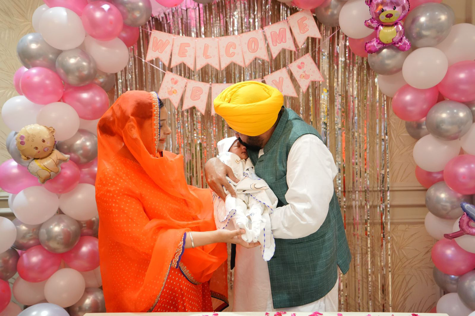  ਨਵਜੰਮੀ ਧੀ ਨਾਲ CM ਭਗਵੰਤ ਮਾਨ ਦੀ ਪਹਿਲੀ ਤਸਵੀਰ ਆਈ ਸਾਹਮਣੇ