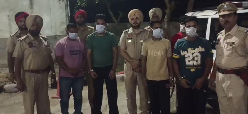 ਪੁਲਿਸ ਨੇ ਇੱਕ ਵੱਡੇ ਗੈਂਗ ਦਾ ਪਰਦਾਫਾਸ਼ ਕੀਤਾ, 5 ਨੌਜਵਾਨਾਂ ਨੂੰ 4 ਪਿਸਟਲ ਤੇ ਮੈਗਜ਼ੀਨ ਸਮੇਤ ਕੀਤਾ ਗ੍ਰਿਫ਼ਤਾਰ