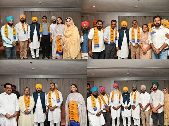 ਵਿਰੋਧੀ ਪਾਰਟੀਆਂ ਦੇ ਕਈ ਵੱਡੇ ਨੇਤਾ ''ਆਪ'' ''ਚ ਹੋਏ ਸ਼ਾਮਲ,ਪੰਜਾਬ ''ਚ ''ਆਪ'' ਲਗਾਤਾਰ ਹੋ ਰਹੀ ਮਜ਼ਬੂਤ