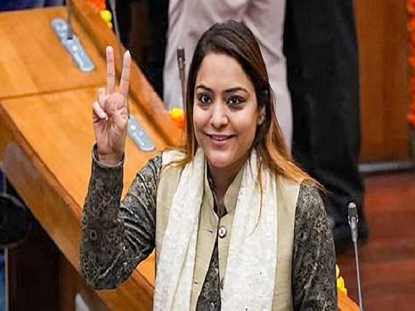  ਭਲਕੇ ਹੋਣਗੀਆਂ ਦਿੱਲੀ ''ਚ ਮੇਅਰ ਅਹੁਦੇ ਲਈ ਚੋਣਾਂ, ''AAP'' ਪਾਰਟੀ ਦੀ ਸ਼ੈਲੀ ਓਬਰਾਏ ਹੋਏਗੀ ਉਮੀਦਵਾਰ।