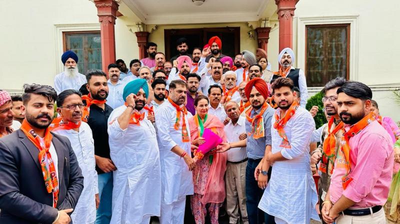 ਪ੍ਰਨੀਤ ਕੌਰ ਨੇ ਸਮਾਣਾ, ਰਾਜਪੁਰਾ, ਡੇਰਾਬੱਸੀ ਤੋਂ ਵੱਖ-ਵੱਖ ਲੋਕਾਂ ਨੂੰ ਭਾਜਪਾ ''ਚ ਕਰਵਾਇਆ ਸ਼ਾਮਲ
