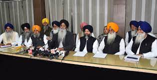 CM ਮਾਨ ਦੇ ਵਿਆਹ ਮੌਕੇ ਸ੍ਰੀ ਗੁਰੂ ਗ੍ਰੰਥ ਸਾਹਿਬ ਦੇ ਸਤਿਕਾਰ ਨੂੰ ਠੇਸ ਪਹੁੰਚਾਉਣ ਦਾ SGPC ਨੇ ਲਿਆ ਨੋਟਿਸ।
