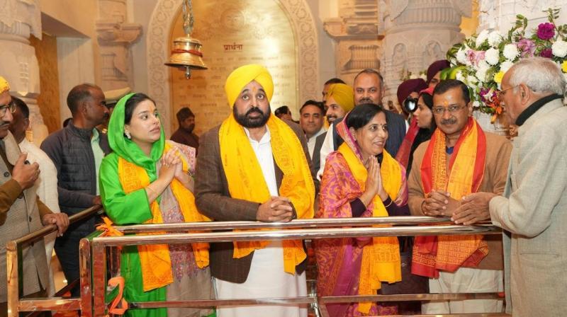  ਅਯੁੱਧਿਆ ''ਚ ਪਰਿਵਾਰ ਸਮੇਤ ਅਰਵਿੰਦ ਕੇਜਰੀਵਾਲ ਅਤੇ ਭਗਵੰਤ ਮਾਨ ਨੇ ਸ਼੍ਰੀ ਰਾਮਲਲਾ ਦੇ ਕੀਤੇ ਦਰਸ਼ਨ