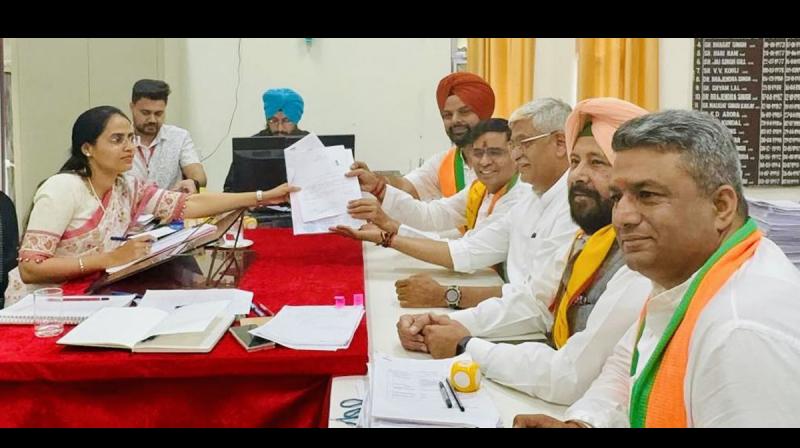 ਭਾਜਪਾ ਉਮੀਦਵਾਰ ਡਾ: ਸੁਭਾਸ਼ ਸ਼ਰਮਾ ਨੇ ਸ੍ਰੀ ਆਨੰਦਪੁਰ ਸਾਹਿਬ ਤੋਂ ਭਰਿਆ ਨਾਮਜ਼ਦਗੀ ਪੱਤਰ