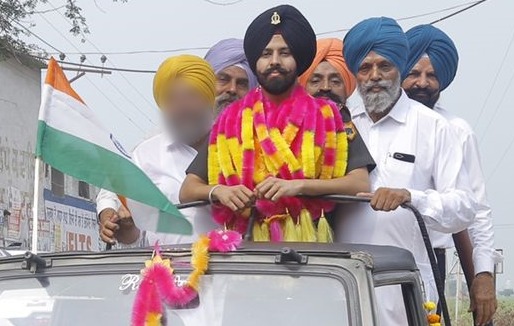 ਯਾਦਵਿੰਦਰ ਸਿੰਘ ਦਾ ਕੈਪਟਨ ਭਰਤੀ ਹੋਣ ’ਤੇ ਕੇਸਰ ਸਿੰਘ ਵਾਲਾ ਵਿਖੇ ਕੀਤਾ ਗਿਆ ਸਵਾਗਤ