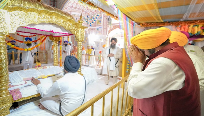 ਮੁੱਖ ਮੰਤਰੀ ਭਗਵੰਤ ਮਾਨ ਪਹੁੰਚੇ ਅੰਮ੍ਰਿਤਸਰ,ਗੁਰਦੁਆਰਾ ਸ੍ਰੀ ਬਾਬਾ ਬਕਾਲਾ ਸਾਹਿਬ ਵਿਖੇ ਟੇਕਿਆ ਮੱਥਾ,ਸੂਬੇ ਦੀ ਤਰੱਕੀ ਲਈ ਕੀਤੀ ਅਰਦਾਸ