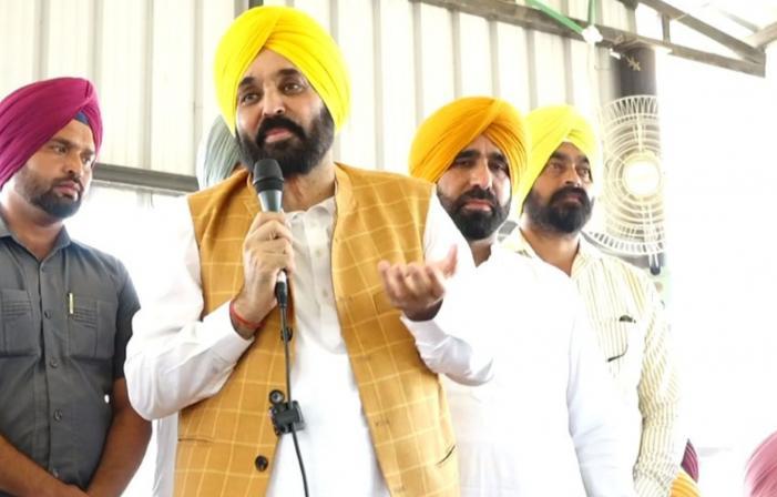 ਲੋਕਾਂ ਨੂੰ ਸਰਬ ਸੰਮਤੀ ਨਾਲ ਪੰਚਾਇਤ ਚੁਣਨ ਦੀ ਅਪੀਲ ਕਰਨ ਲਈ ਮੁੱਖ ਮੰਤਰੀ ਭਗਵੰਤ ਮਾਨ ਜੱਦੀ ਪਿੰਡ ਸਤੌਜ ਪਹੁੰਚੇ