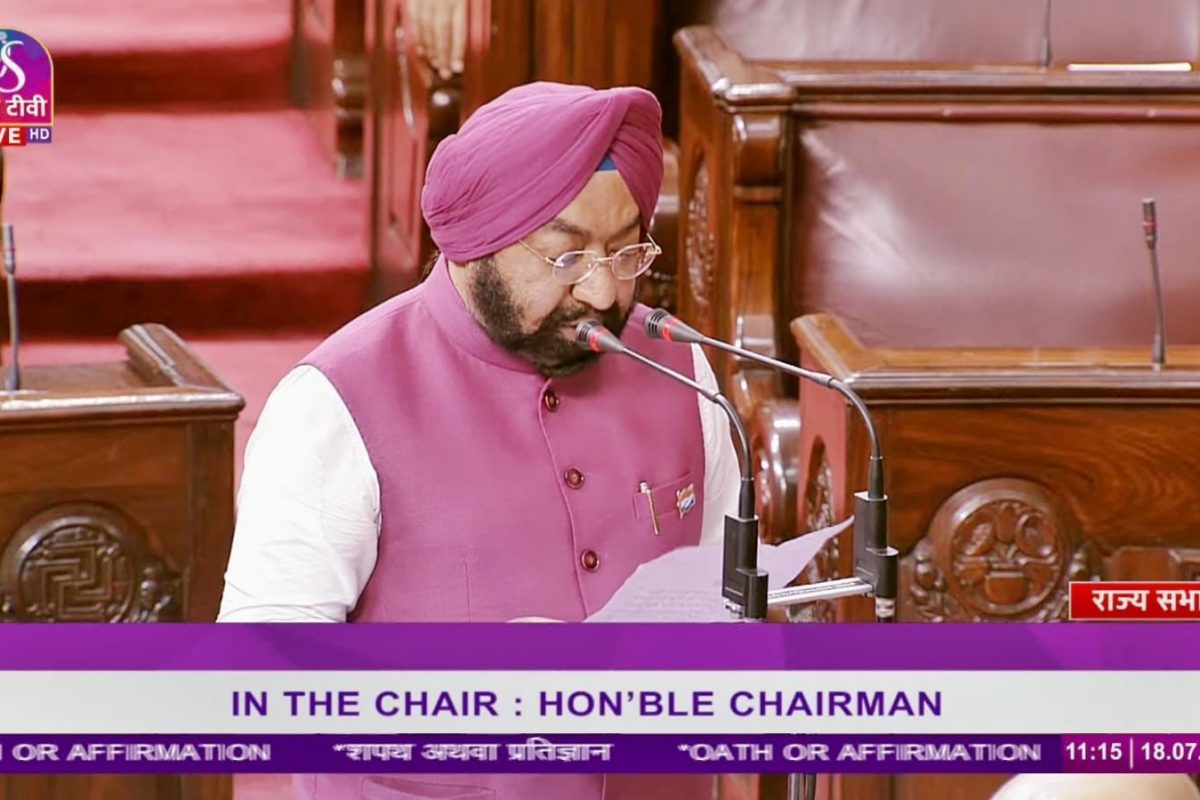 ਰਾਜ ਸਭਾ ਮੈਂਬਰ ਵਿਕਰਮ ਸਾਹਨੀ ਨੇ ਪੰਜਾਬੀ ''ਚ ਚੁੱਕੀ ਸਹੁੰ ਦੇ ਨਾਲ ਹੀ ਦਾਨ ਕੀਤੀ ਪੂਰੀ ਤਨਖਾਹ। 