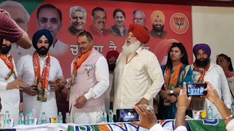 ਲੋਕਸਭਾ ਚੋਣਾਂ 2024: ਖੰਨਾ ''ਚ ਭਾਜਪਾ ਨੂੰ ਕਾਂਗਰਸ ਆਗੂਆਂ ਨੇ ਦਿੱਤਾ ਸਮਰਥਨ