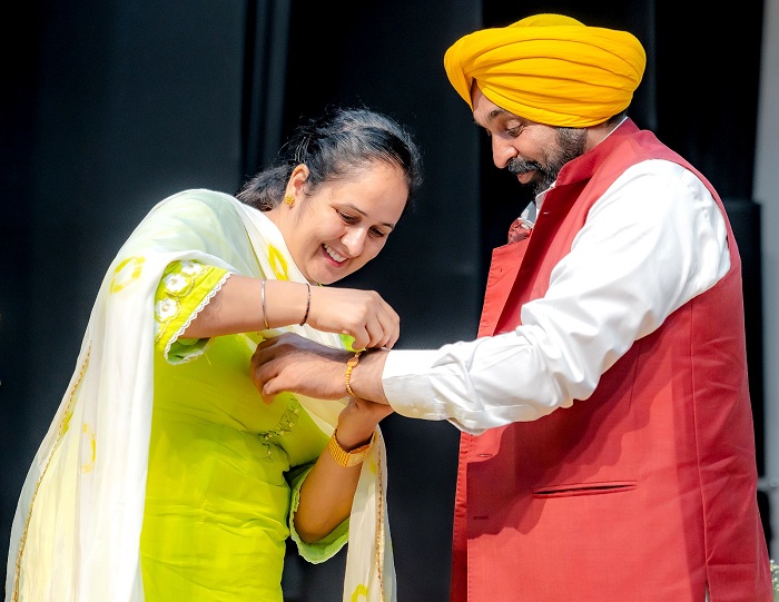 ਰੱਖੜੀ ਮੌਕੇ ਆਂਗਣਵਾੜੀ ਵਰਕਰਾਂ ਨੂੰ CM ਭਗਵੰਤ ਮਾਨ ਦਾ ਤੋਹਫਾ,5714 ਆਂਗਣਵਾੜੀ ਵਰਕਰਾਂ ਨੂੰ ਸੌਂਪੇ ਨਿਯੁਕਤੀ ਪੱਤਰ
