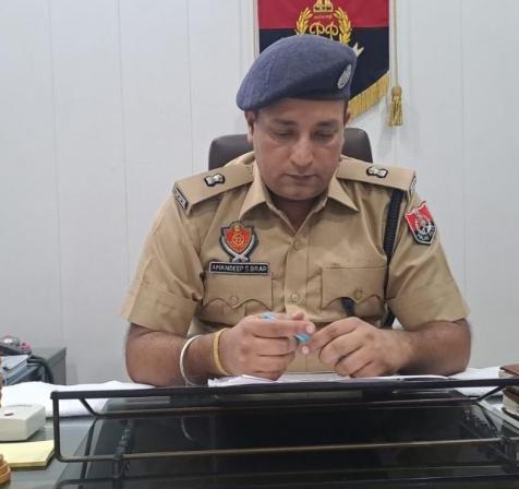 ਆਧਾਰ ਕਾਰਡ ਬਣਾਉਣ ਵਾਲੀ ਕੰਪਨੀ ਨੇ ਲੋਕਾਂ ਨੂੰ ਨੌਕਰੀ ਦੇਣ ਦਾ ਝਾਂਸਾ ਦੇ ਕੇ ਲੱਖਾਂ ਰੁਪਏ ਦੀ ਠੱਗੀ ਮਾਰੀ 
