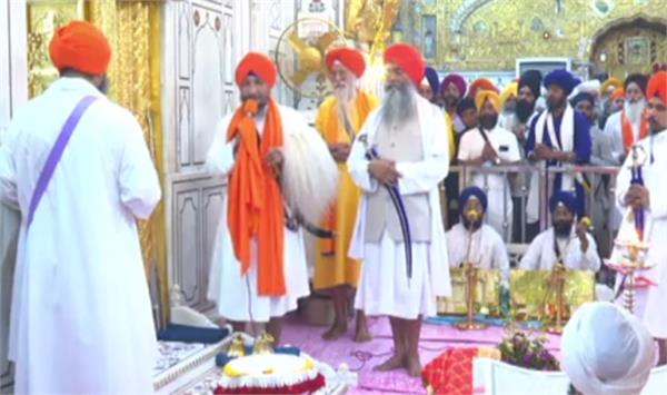 ਪੰਜ ਸਿੰਘ ਸਾਹਿਬਾਨ ਨੇ ਲਾਵਾਂ-ਫੇਰਿਆਂ ਮੌਕੇ ਲੜਕੀ ਦੇ ਲਹਿੰਗਾ ਪਹਿਨਣ ’ਤੇ ਰੋਕ ਲਾਏ ਜਾਣ ਦਾ ਜਾਰੀ ਕੀਤਾ ਗੁਰਮਤਾ