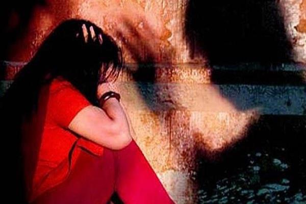 ਸਕੂਲ ''ਚ ਸਾਢੇ ਚਾਰ ਸਾਲਾ ਬੱਚੀ ਨੂੰ ਵਰਗਲਾ ਕੇ ਡਰਾਈਵਰ ਵੱਲੋਂ ਜਿਣਸੀ ਸ਼ੋਸ਼ਣ ਕੀਤੇ ਜਾਣ ਦਾ ਮਾਮਲਾ ਸਾਹਮਣੇ ਆਇਆ। 