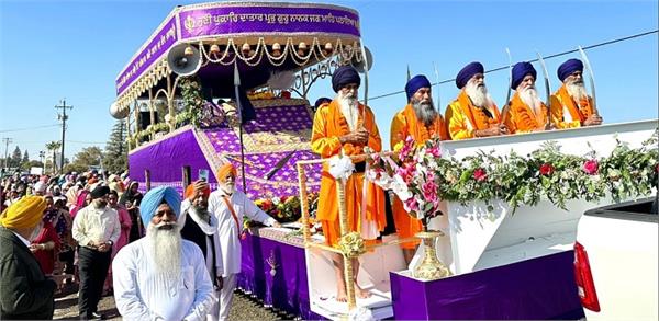 ਫਰਿਜ਼ਨੋ ਸ਼ਹਿਰ ਖ਼ਾਲਸਾਈ ਰੰਗ ''ਚ ਰੰਗਿਆ , ਗੁਰੂ ਨਾਨਕ ਦੇਵ ਜੀ ਦੇ ਗੁਰਪੁਰਬ ਸਬੰਧੀ ਸਜਾਇਆ ਨਗਰ ਕੀਰਤਨ। 
