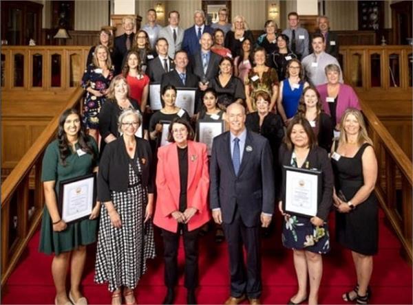 2 ਪੰਜਾਬੀ ਅਧਿਆਪਕਾਵਾਂ ਨੇ ਬ੍ਰਿਟਿਸ਼ ਕੋਲੰਬੀਆ ''ਚ ਵਧਾਇਆ ਮਾਣ, ਪ੍ਰੀਮੀਅਰਜ਼ ਐਵਾਰਡ ਨਾਲ ਹੋਏ ਸਨਮਾਨਿਤ। 