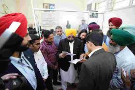 ''ਭ੍ਰਿਸ਼ਟ ਅਫਸਰਾਂ ਅੱਗੇ ਝੁਕਾਂਗੇ ਨਹੀਂ...'', CM ਮਾਨ ਦਾ ਰਜਿਸਟਰੀਆਂ ਦਾ ਕੰਮ ਸ਼ੁਰੂ ਕਰਵਾਉਣ ਲਈ ਤੂਫਾਨੀ ਦੌਰਾ