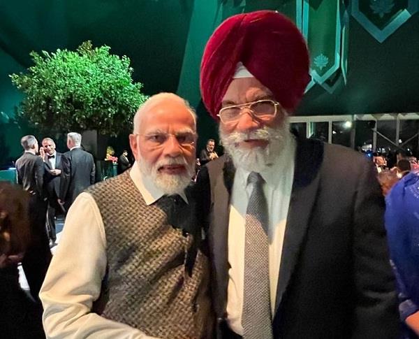  ਦਰਸ਼ਨ ਸਿੰਘ ਧਾਲੀਵਾਲ ਨੇ PM ਮੋਦੀ ਨਾਲ ਅਮਰੀਕਾ ’ਚ ਪ੍ਰਵਾਸੀਆਂ ਦੀਆਂ ਸਮੱਸਿਆਵਾਂ ਸਬੰਧੀ ਕੀਤੀ ਮੀਟਿੰਗ। 