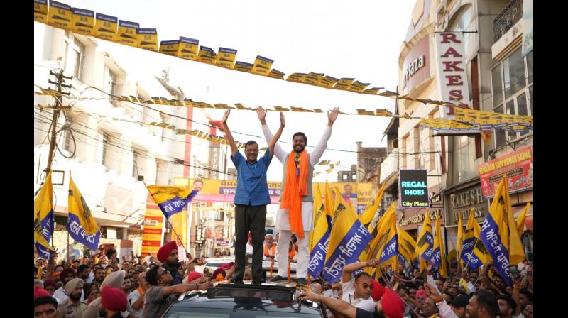 ਪਠਾਨਕੋਟ ''ਚ ਕੇਜਰੀਵਾਲ ਦਾ ਵੱਡਾ ਰੋਡ ਸ਼ੋਅ,ਅਮਨਸ਼ੇਰ ਸਿੰਘ ਸ਼ੈਰੀ ਕਲਸੀ ਲਈ ਕੀਤਾ ਚੋਣ ਪ੍ਰਚਾਰ
