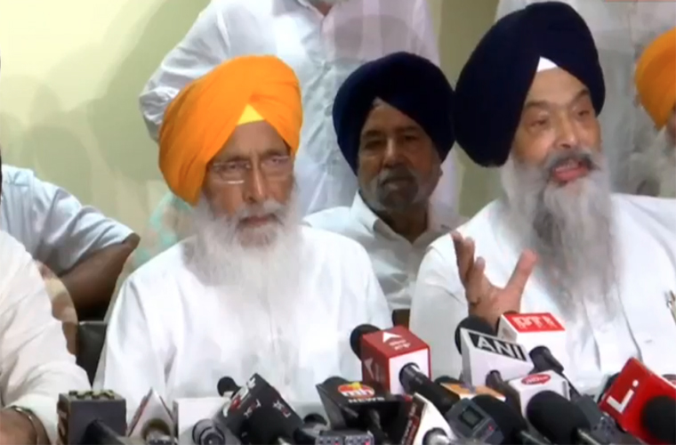 ਅਨੁਸ਼ਾਸਨੀ ਕਮੇਟੀ ਦਾ ਫ਼ੈਸਲਾ ਢੀਂਡਸਾ ਨੇ ਕੀਤਾ ਰੱਦ, ਕਿਹਾ- ਪ੍ਰਧਾਨਗੀ ਦੇ ਲਾਇਕ ਨਹੀਂ ਸੁਖਬੀਰ ਬਾਦਲ