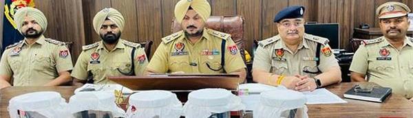 ਪੰਜਾਬ ''ਚ ਅੱਤਵਾਦੀ ਗਿਰੋਹ ਦਾ ਹੋਇਆ ਪਰਦਾਫਾਸ਼, 5 ਵਿਦੇਸ਼ੀ ਪਿਸਤੌਲ ਤੇ ਮੈਗਜ਼ੀਨਾਂ ਸਣੇ 4 ਗ੍ਰਿਫ਼ਤਾਰ। 