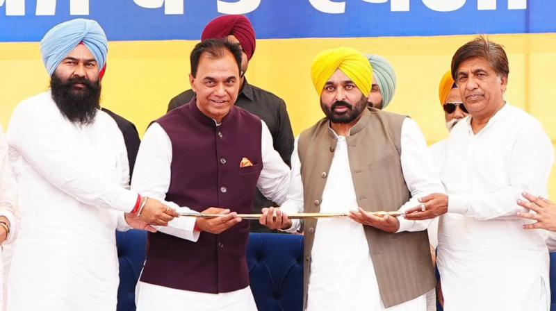 CM ਭਗਵੰਤ ਮਾਨ ਰਾਜ ਕੁਮਾਰ ਚੱਬੇਵਾਲ ਦੀ ਹਮਾਇਤ ਕਰਨ ਹੁਸ਼ਿਆਰਪੁਰ ਪਹੁੰਚੇ ; ਢੀਂਡਸਾ ਪਰਵਾਰ ''ਤੇ ਕੱਸਿਆ ਵਿਅੰਗ