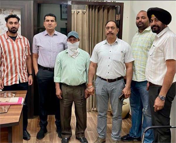 ਵਿਜੀਲੈਂਸ ਬਿਊਰੋ ਵੱਲੋਂ 15,000 ਰੁਪਏ ਰਿਸ਼ਵਤ ਲੈਂਦਾ ਪਟਵਾਰੀ ਕਾਬੂ