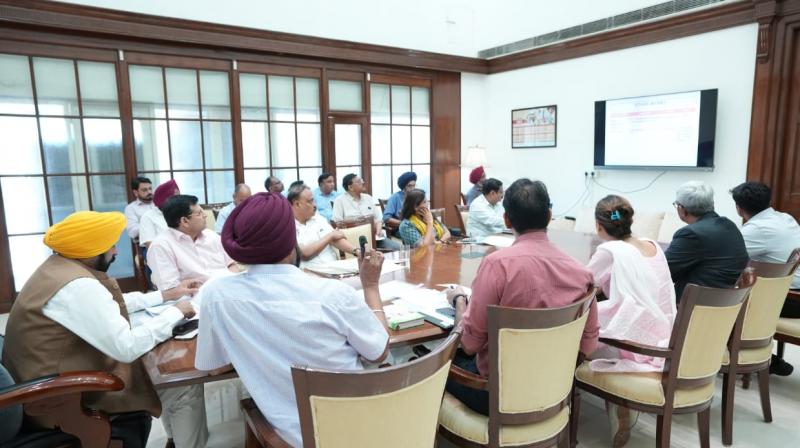  ਮੁੱਖ ਮੰਤਰੀ :ਆਦਮਪੁਰ ਹਵਾਈ ਅੱਡੇ ਤੋਂ ਘਰੇਲੂ ਉਡਾਣਾਂ ਸ਼ੁਰੂ ਕਰਨ ਦੇ ਰਾਹ ਵਿਚਲੇ ਅੜਿੱਕੇ ਦੂਰ ਹੋਏ।