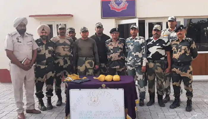 ਪਾਕਿ ਡ੍ਰੋਨ ਦੀ ਅੰਮ੍ਰਿਤਸਰ ਸੈਕਟਰ ‘ਚ ਫਿਰ ਦਸਤਕ, 21 ਕਰੋੜ ਦੀ ਹੈਰੋਇਨ ਜ਼ਬਤ