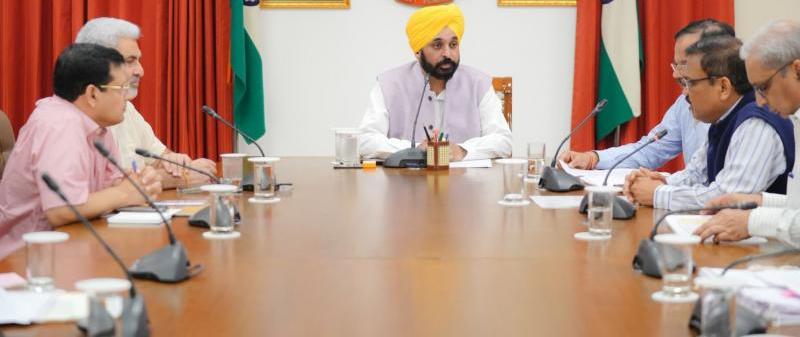 CM ਮਾਨ ਨੇ ਝੋਨੇ ਦੀ ਖਰੀਦ ਨੂੰ ਲੈ ਕੇ ਅਧਿਕਾਰੀਆਂ ਨਾਲ ਮੀਟਿੰਗ ਕੀਤੀ, ਖ਼ਰੀਦ ਤੇ ਲਿਫਟਿੰਗ ''ਚ ਹੋਰ ਤੇਜ਼ੀ ਲਿਆਉਣ ਦੇ ਦਿੱਤੇ ਹੁਕਮ