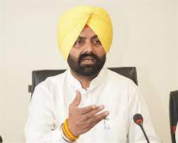 ਕਰੋੜਾਂ ਦੇ ਘਪਲੇ ਨੂੰ ਮੰਤਰੀ ਭੁੱਲਰ ਵੱਲੋਂ ਕੀਤਾ ਗਿਆ ਬੇਨਕਾਬ, ਦਰਜਨ ਦੇ ਕਰੀਬ ਅਧਿਕਾਰੀਆਂ ਸਮੇਤ 6 ਸਰਪੰਚਾਂ ''ਤੇ ਡਿੱਗੀ ਗਾਜ। 