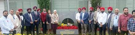 ਭਾਰਤੀ ਭਾਈਚਾਰੇ ਵੱਲੋਂ ਆਸਟ੍ਰੇਲੀਆ ''ਚ ਐੱਨਜੈੱਕ ਡੇਅ ਮੌਕੇ ਜੰਗੀ ਸ਼ਹੀਦਾਂ ਨੂੰ ਸ਼ਰਧਾ ਦੇ ਫੁੱਲ ਭੇਂਟ। 