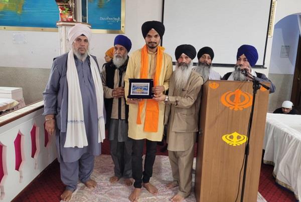 ਹੁਸ਼ਿਆਰਪੁਰ ਦੇ ਨੌਜਵਾਨ ਨੇ ਇਟਲੀ ''ਚ ਚਮਕਾਇਆ ਦੇਸ਼ ਦਾ ਨਾਂ, ਕੀਤਾ ਗਿਆ ਸਨਮਾਨਿਤ