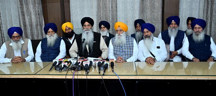 SGPC ਨੇ ਗੁ: ਸ੍ਰੀ ਕਰਤਾਰਪੁਰ ਸਾਹਿਬ ਦੀ ਹਦੂਦ ’ਚ ਮਰਿਆਦਾ ਦੀ ਉਲੰਘਣਾ ਦਾ ਲਿਆ ਸਖ਼ਤ ਨੋਟਿਸ