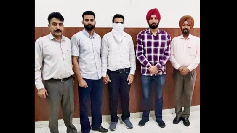 ਵਿਜੀਲੈਂਸ ਬਿਊਰੋ ਵੱਲੋਂ ਜ਼ਮੀਨ ਦੇ ਇੰਤਕਾਲ ਬਦਲੇ 10 ਹਜ਼ਾਰ ਰੁਪਏ ਰਿਸ਼ਵਤ ਲੈਂਦਾ ਪਟਵਾਰੀ ਕਾਬੂ