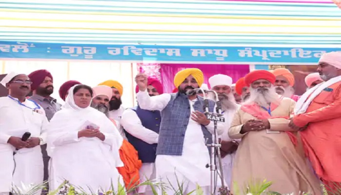 CM ਮਾਨ ਪੁੱਜੇ ਹੁਸ਼ਿਆਰਪੁਰ- ਸਾਬਕਾ CM ਚੰਨੀ ‘ਤੇ ਕੱਸਿਆ ਤੰਜ ਕਿਹਾ -‘ਵਿਦੇਸ਼ ‘ਚ ਕਰੋੜਾਂ ਖਰਚਣ ਵਾਲਾ ਖੁਦ ਨੂੰ ਦੱਸ ਰਿਹੈ ਗਰੀਬ’