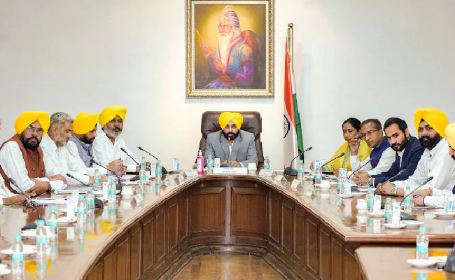 ਜੇਲ੍ਹ ''ਚ ਕੇਜਰੀਵਾਲ ਨੂੰ ਮਿਲਣ ਪੁੱਜੇ CM ਮਾਨ,ਪੰਜਾਬ ਕੈਬਨਿਟ ''ਚ ਹੋ ਸਕਦੈ ਵੱਡਾ ਫੇਰਬਦਲ